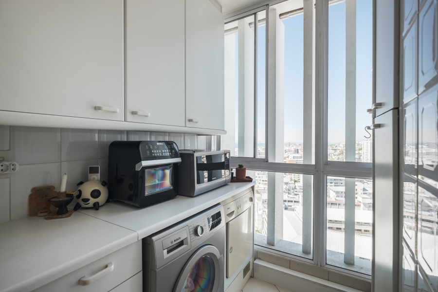 To Let 2 Bedroom Property for Rent in Sea Point Western Cape